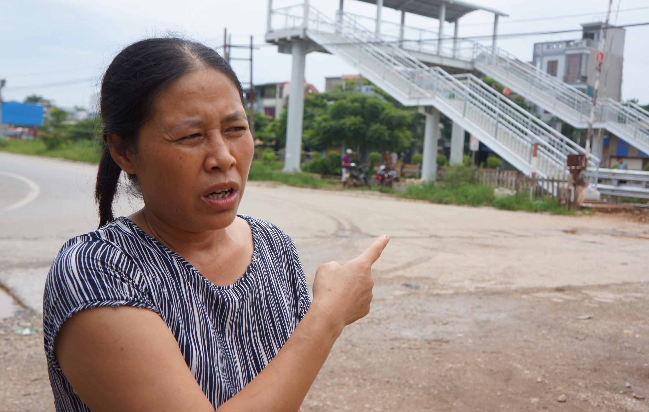 dan phan doi cau vuot duong sat anh 7