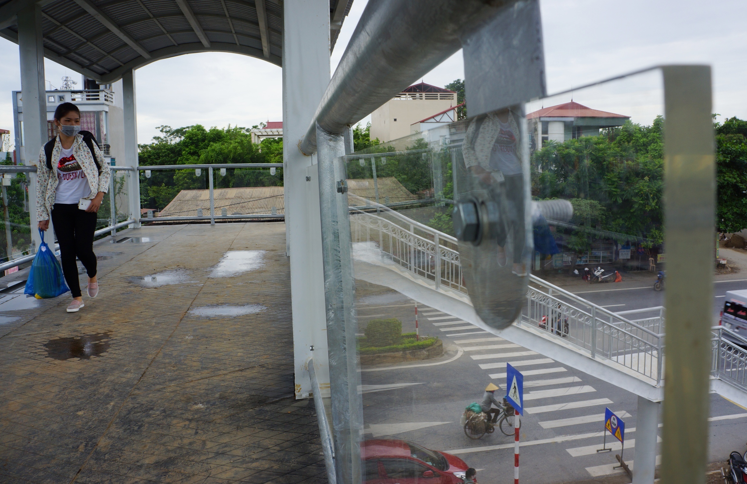 dan phan doi cau vuot duong sat anh 2