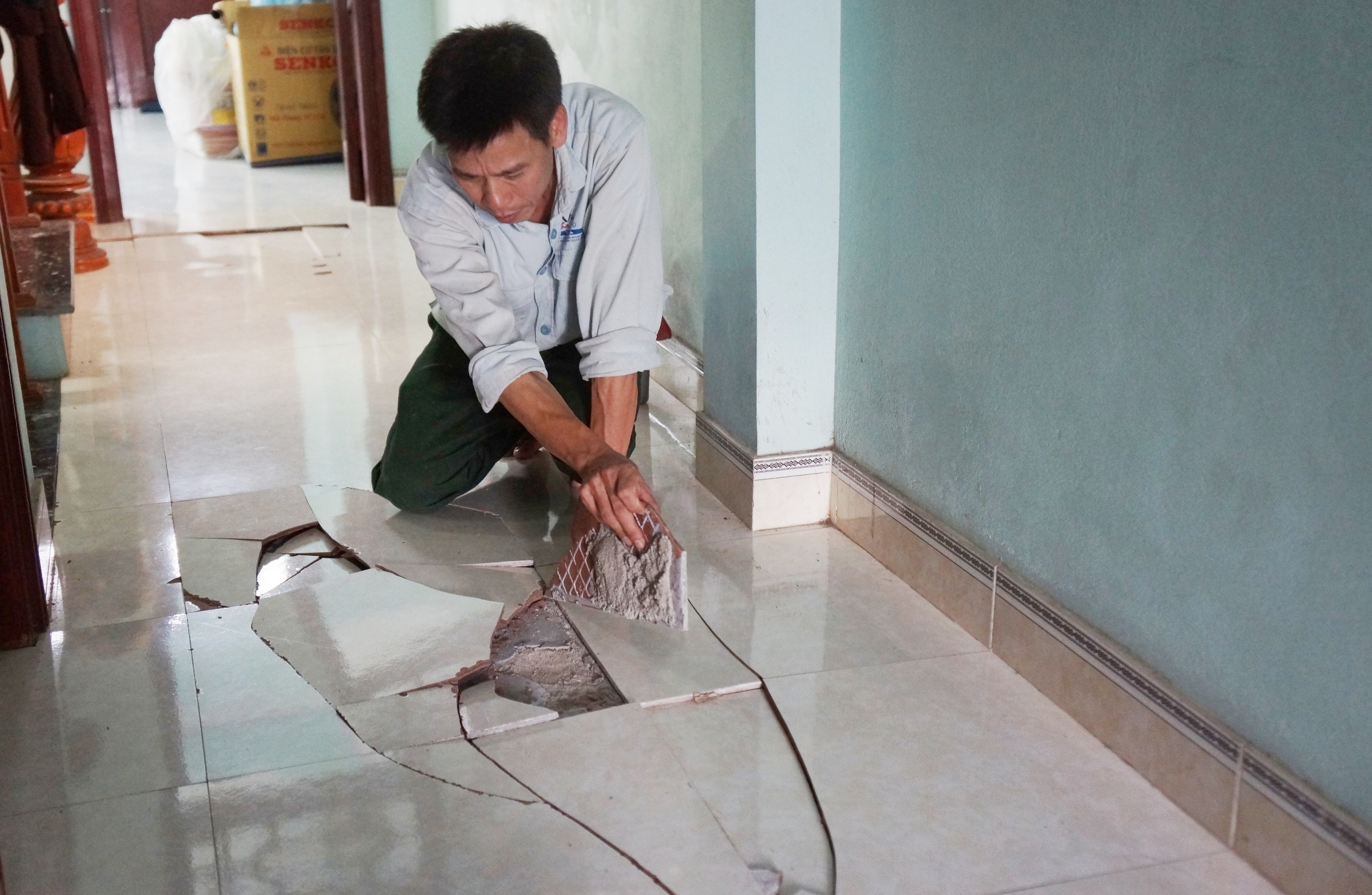 Thi cong cau vuot hon 200 ty lam hong gan 40 nha dan hinh anh