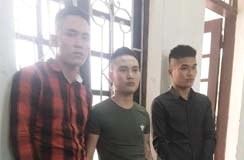 Nhom thanh nien bat giu hai phu nu de doi no hinh anh