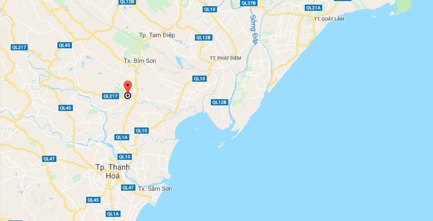 xe khách lao vào gác chắn ảnh 2 xe khach lao vao gac chan anh 2