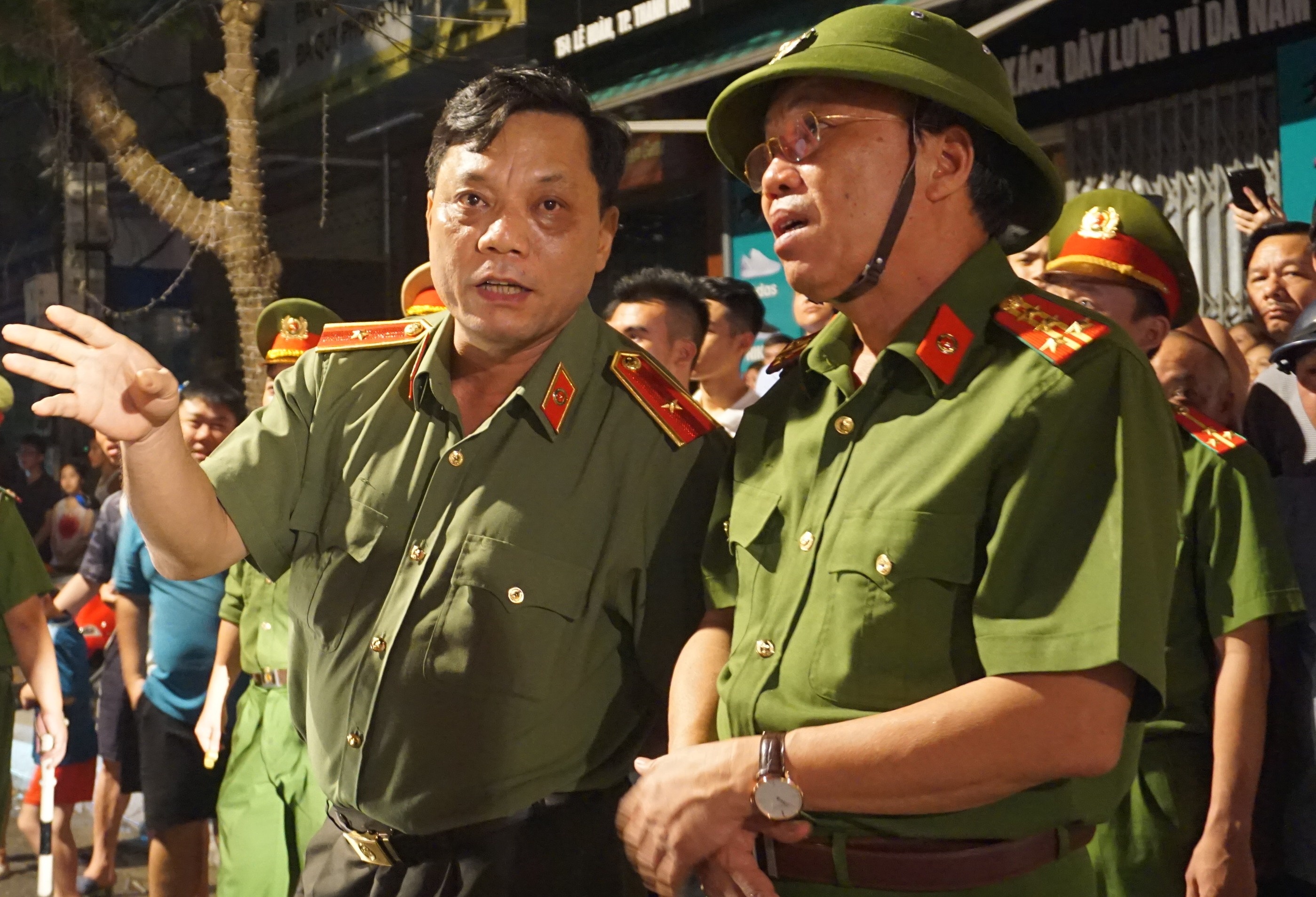 chay cua hang hoa cuoi anh 3