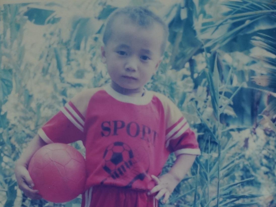 Tu cau be bat bong buoi den thu thanh Olympic Viet Nam hinh anh