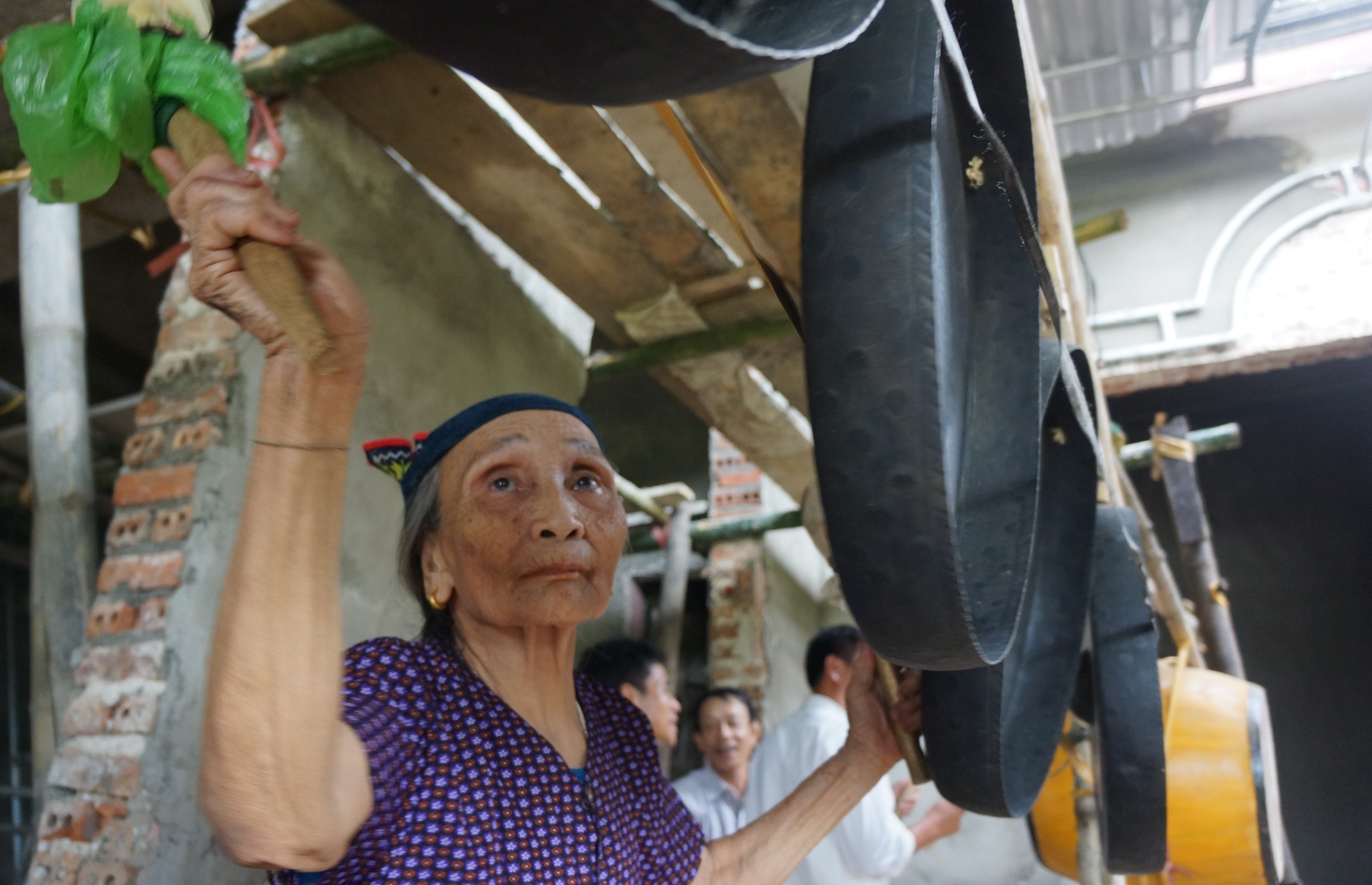 Ba noi U80 cua thu mon Tien Dung danh chieng 'tiep lua' Olympic VN hinh anh