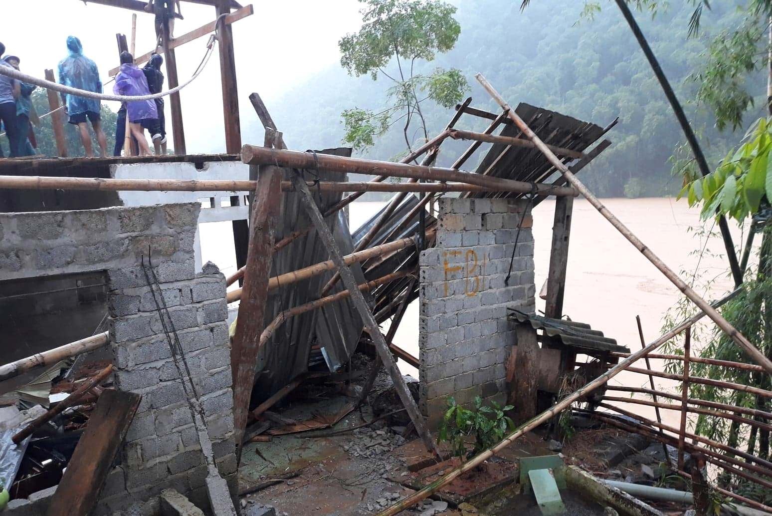 nha dan,  phong hoc do sap anh 2