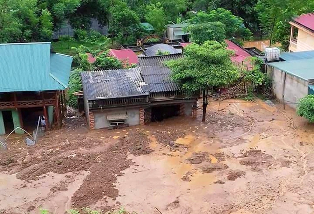 nha dan,  phong hoc do sap anh 3