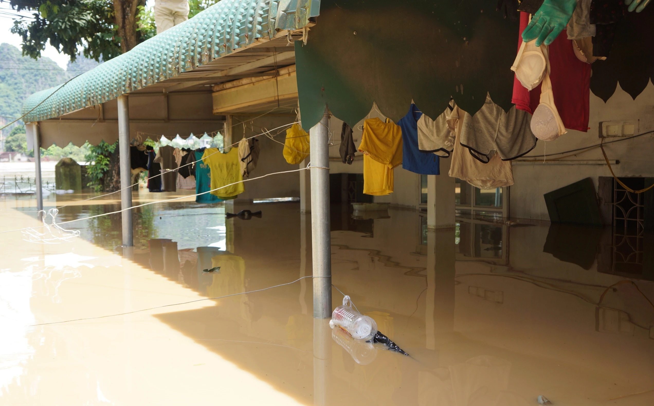 nha ven song Ma ngap sau anh 3