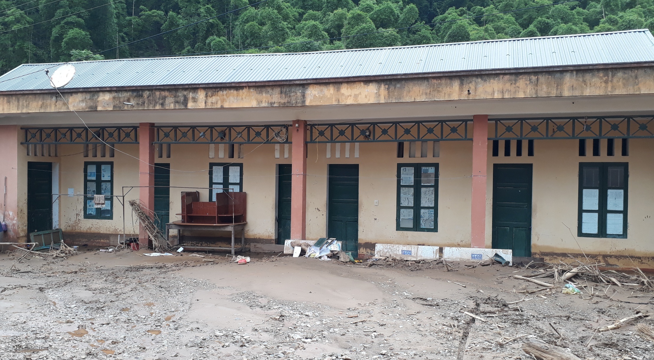 truong ngap bun truoc khai giang anh 9