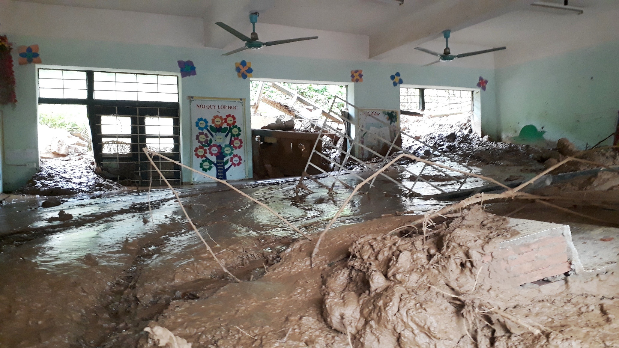 truong ngap bun truoc khai giang anh 4