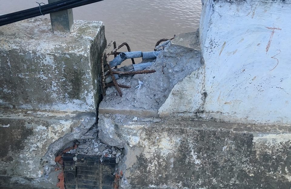 Cau be tong xe dich nua met do lu, Thanh Hoa phai chi 10 ty khac phuc hinh anh