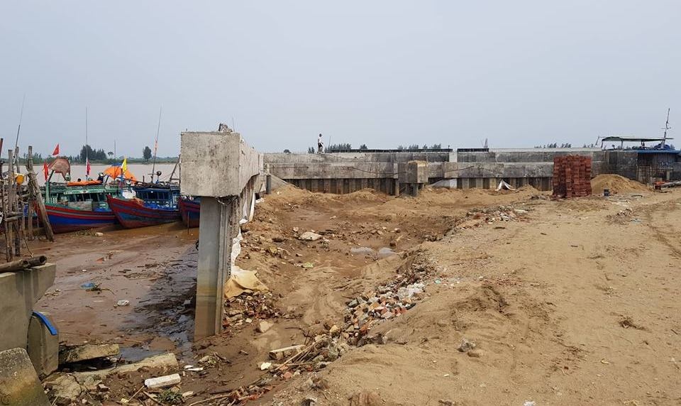 Doanh nghiep lap hang nghin m2 song Ma xay cong trinh trai phep hinh anh