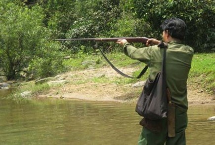 9X di duong trung dan tu nguoi di san chim hinh anh