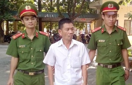 Nhan vien giu xe trom gan 100 trieu cua khach de trong cop hinh anh