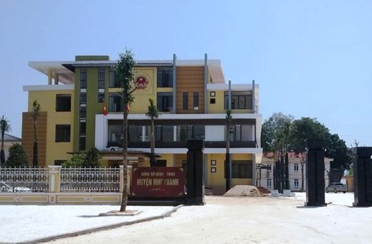 Huyen phai tra lai 2,3 ty dong bao hiem cho 182 giao vien mat viec hinh anh