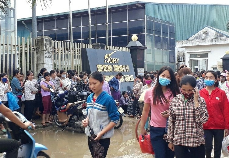 Bi ep tang ca, 3.000 cong nhan may dinh cong hinh anh