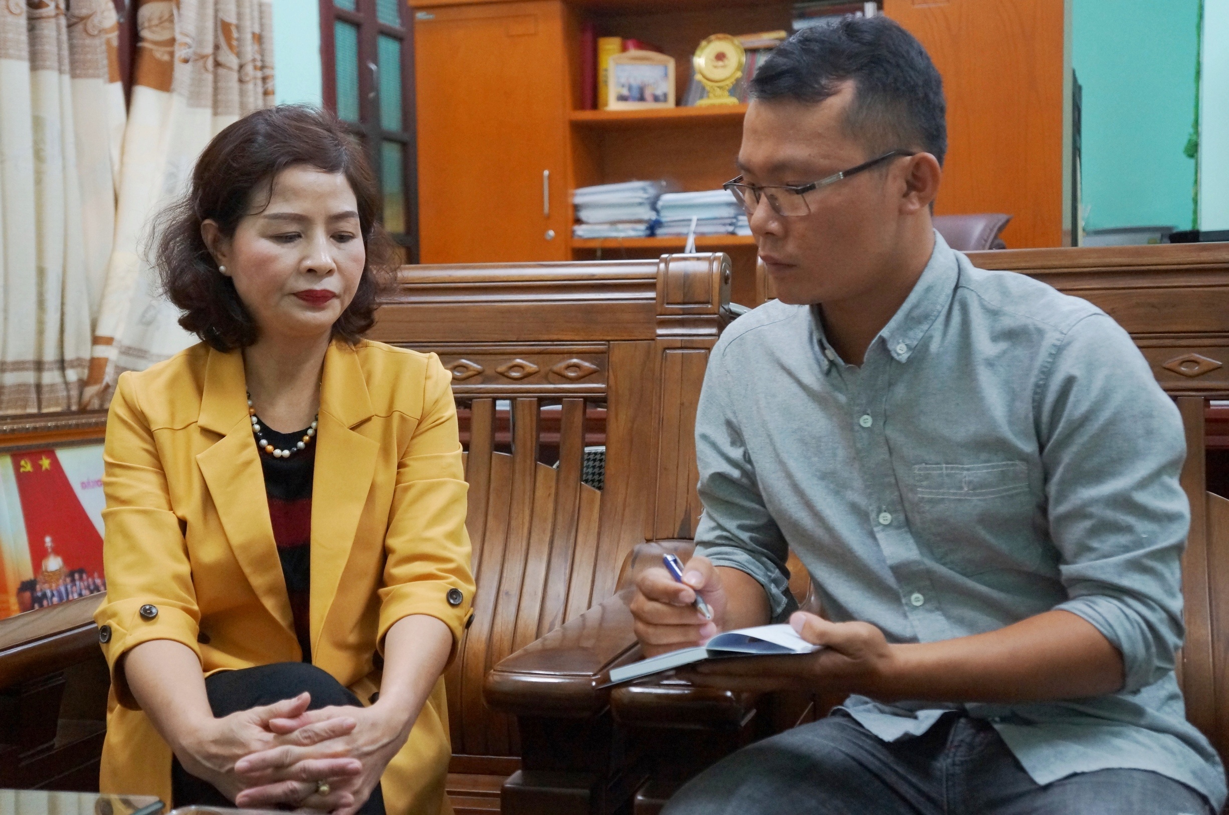 Thu hoi quyet dinh ky luat 8 hoc sinh xuc pham giao vien tren Facebook hinh anh