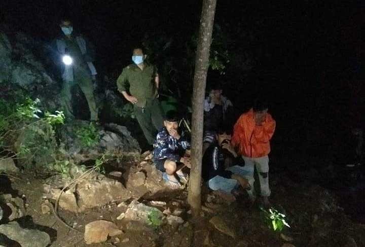 Phat hien thi the nguoi dan ong khong nguyen ven tren doi hinh anh