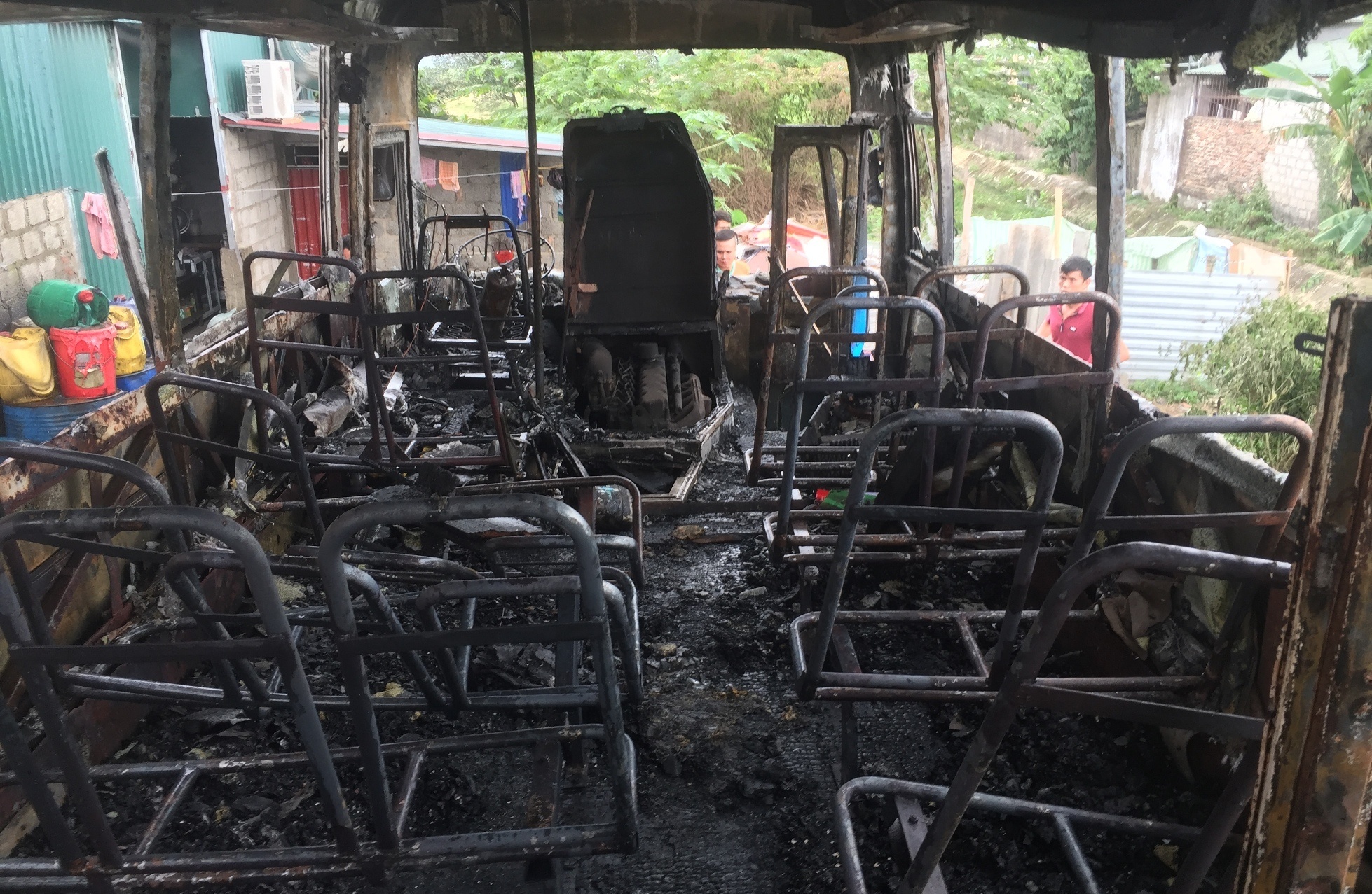 xe khach boc chay anh 2