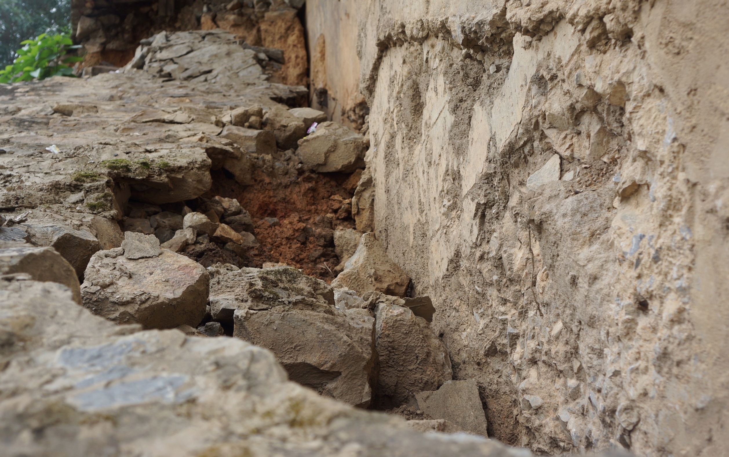 Chan cau Ham Rong bi sut lun, nut toac do mua lu hinh anh