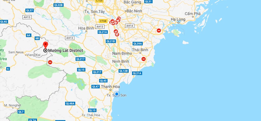 xe tai lui gay cot dien anh 2