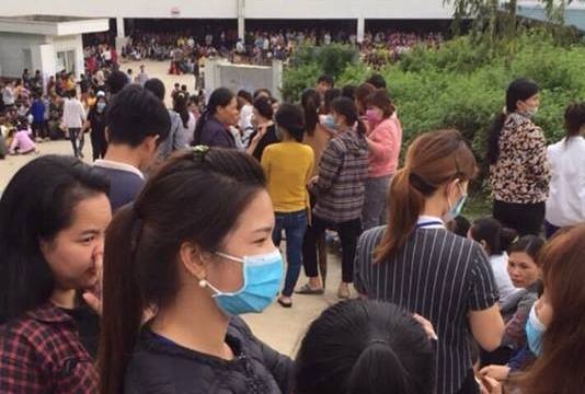 Hang nghin cong nhan may dinh cong vi cho rang bua an chua dam bao hinh anh