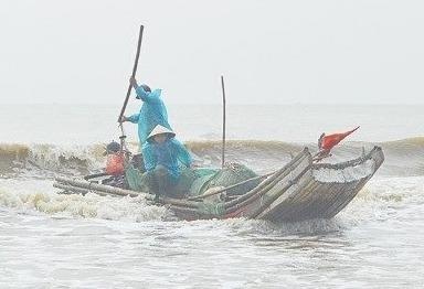 Vo mac vao luoi, chong mat tich khi danh ca tren bien hinh anh