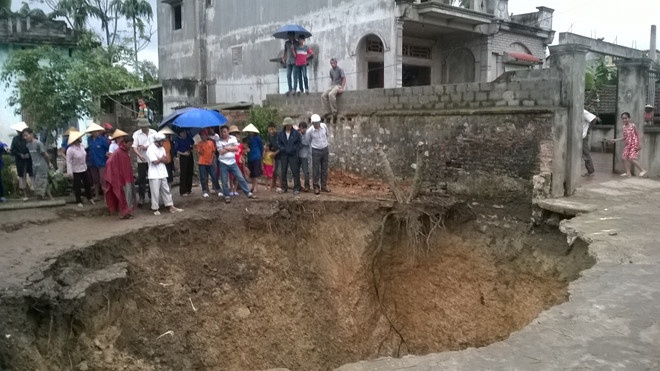 hố tử thần sâu 5 m giữa nhà ảnh 2 ho tu than sau 5 m giua nha anh 2