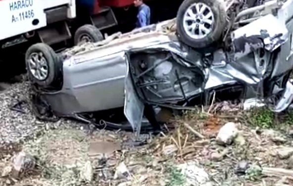 Toyota Innova bi tau SE6 tong, 3 nguoi nhap vien hinh anh