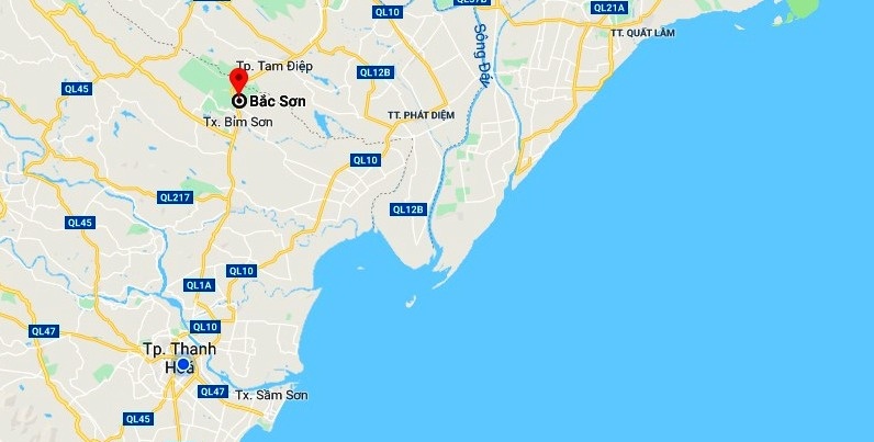 Innova bị tàu SE6 tông ảnh 2 Innova bi tau SE6 tong anh 2