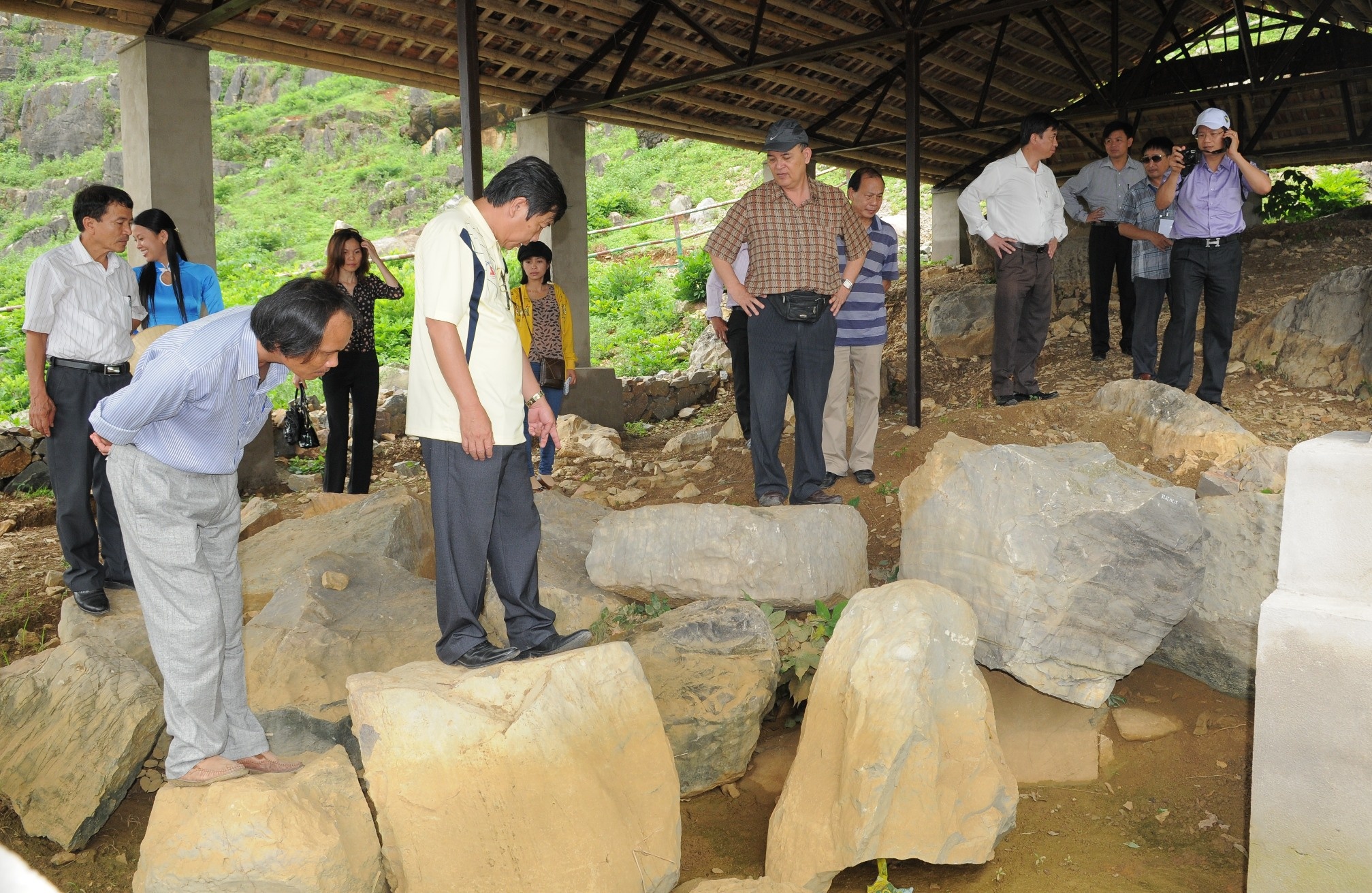 cong truong da co xay thanh nha Ho anh 4