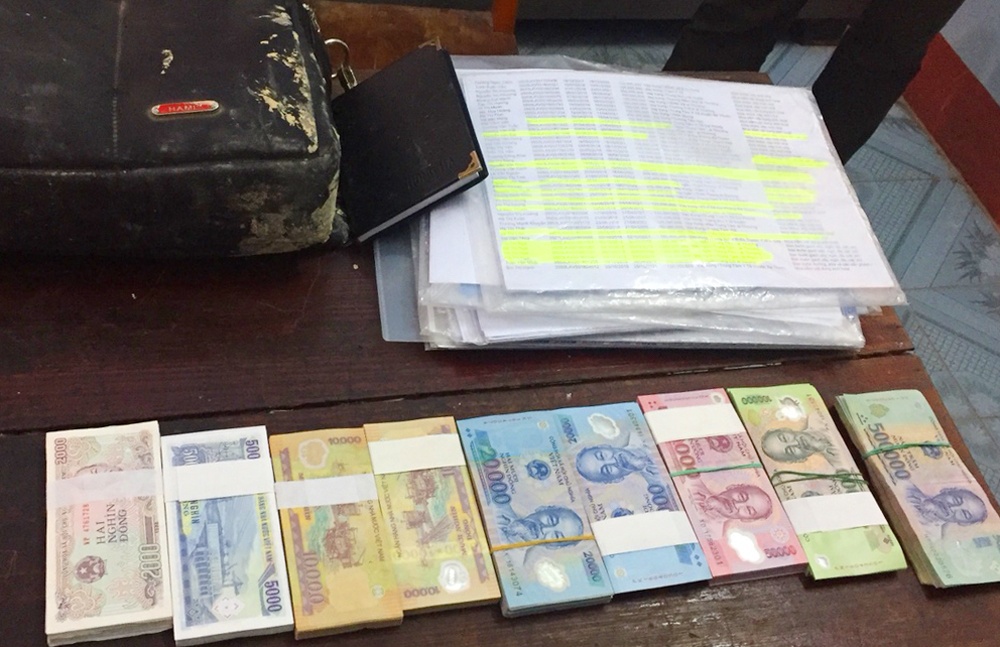 trao trả 42 triệu cho người đánh rơi ảnh 2 trao tra 42 trieu cho nguoi danh roi anh 2