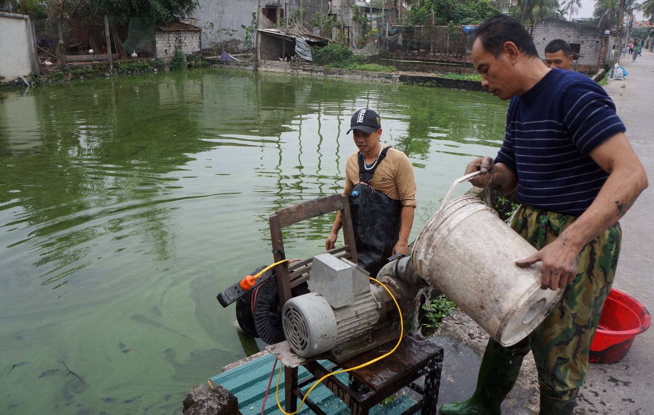 lang ca chep truoc ngay ong Tao anh 1