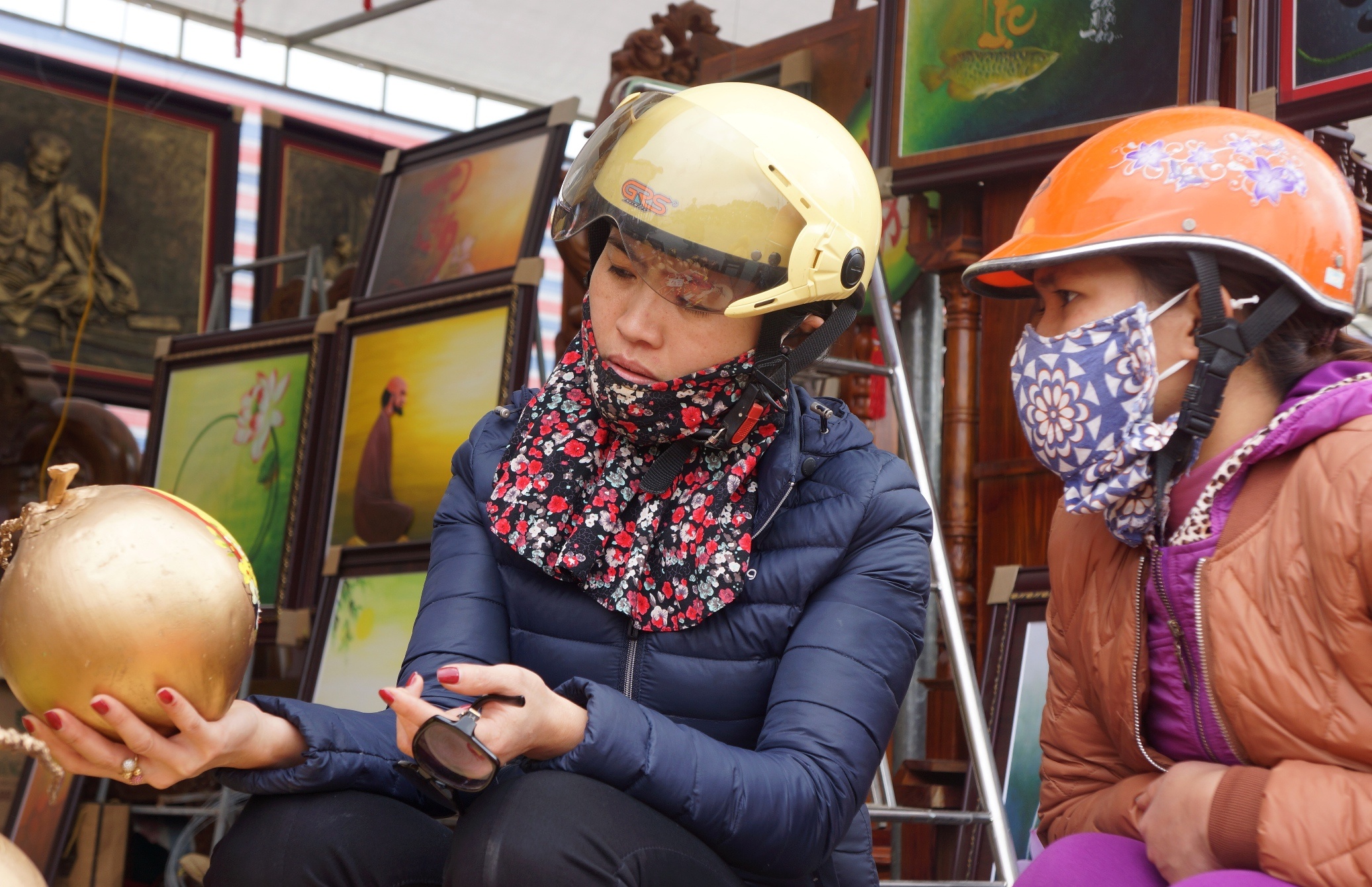 ong do viet chu tren trai cay anh 8