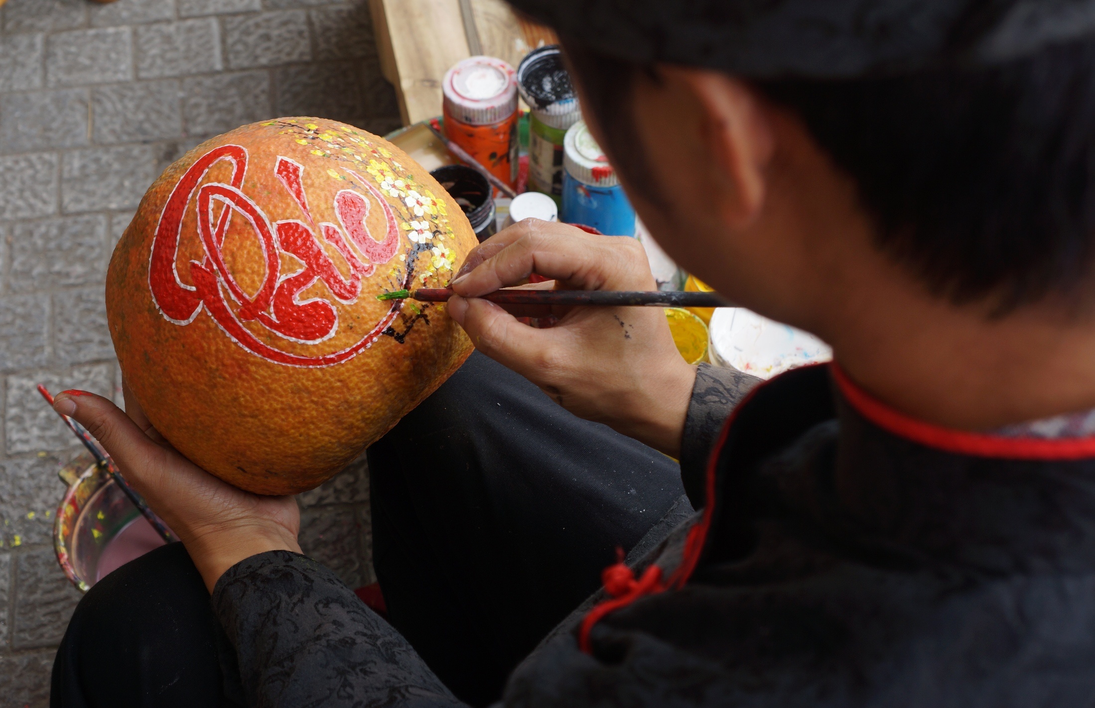 ong do viet chu tren trai cay anh 5