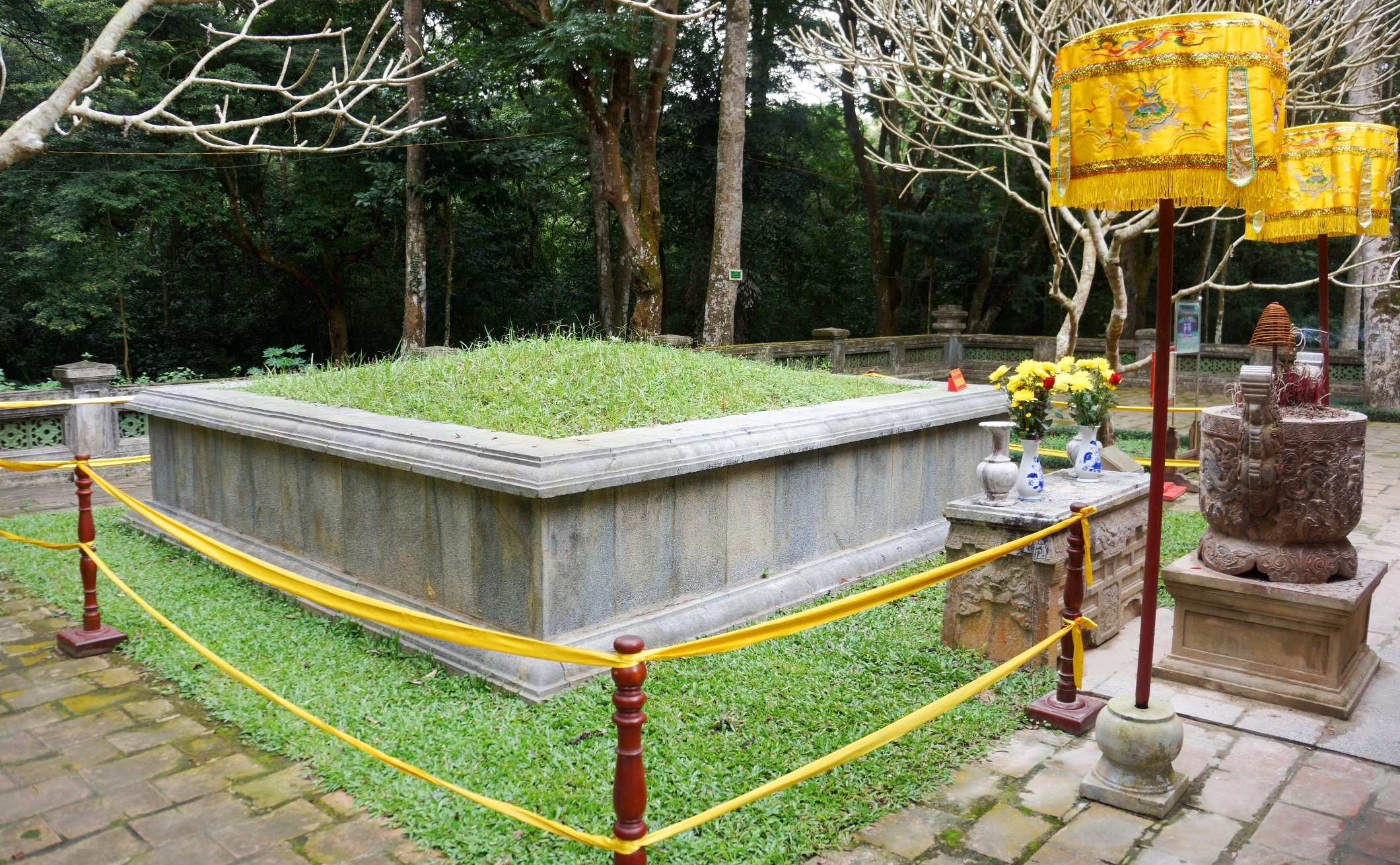 Kien truc gian di, hoa hop voi thien nhien cua mo vua Le Loi hinh anh