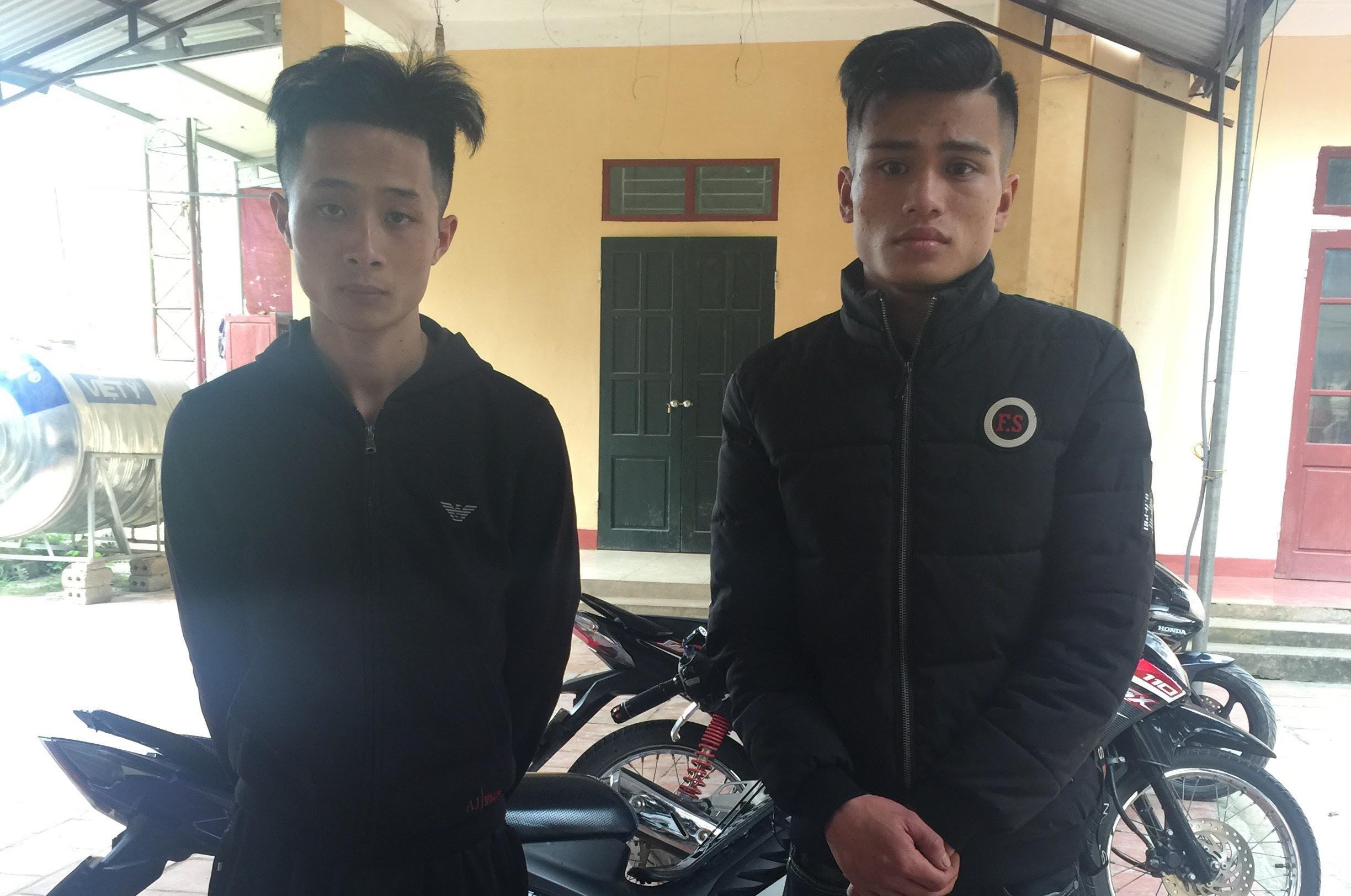 ném pháo vào trụ sở công an ảnh 1 nem phao vao tru so cong an anh 1