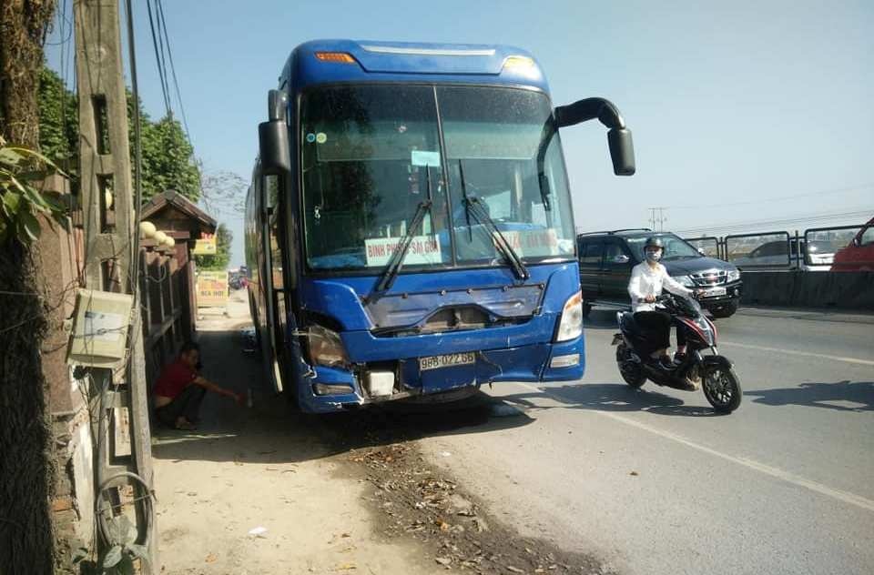 hien truong vu xe khach tong oto con anh 2