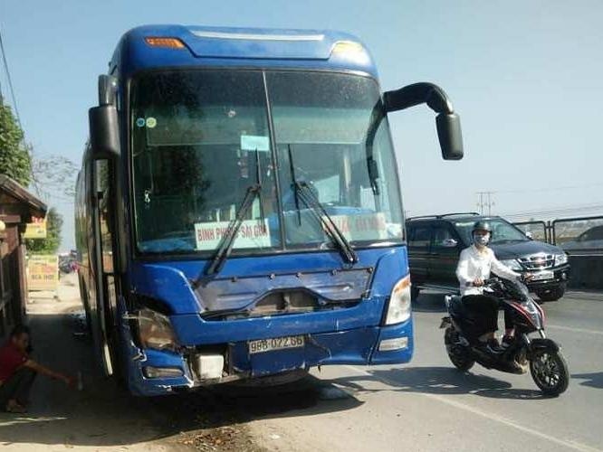 Pho thu tuong chi dao dieu tra vu tai nan 3 nguoi chet khi di choi Tet hinh anh