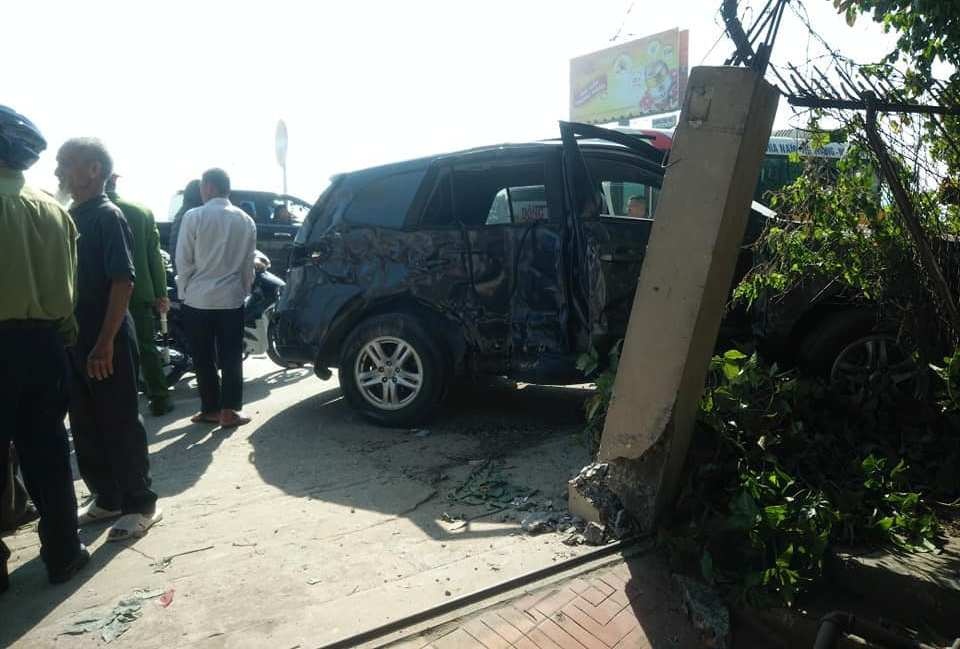 hien truong vu xe khach tong oto con anh 1