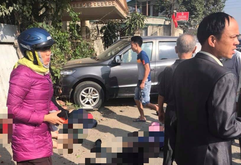 Xe khach tong Santa Fe di choi Tet, 3 nguoi tu vong hinh anh