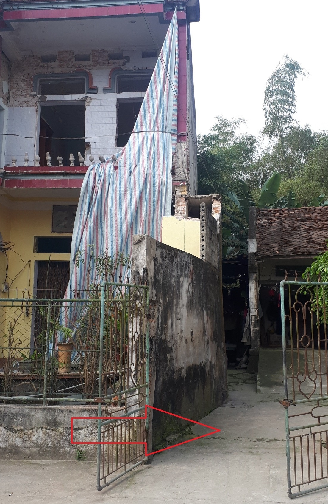 khong bat ngo ve thu pham no min anh 2