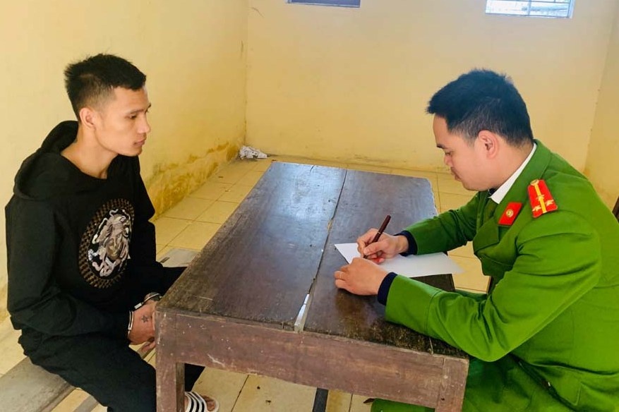 Loat dan vang len sau mau thuan luc hat karaoke hinh anh