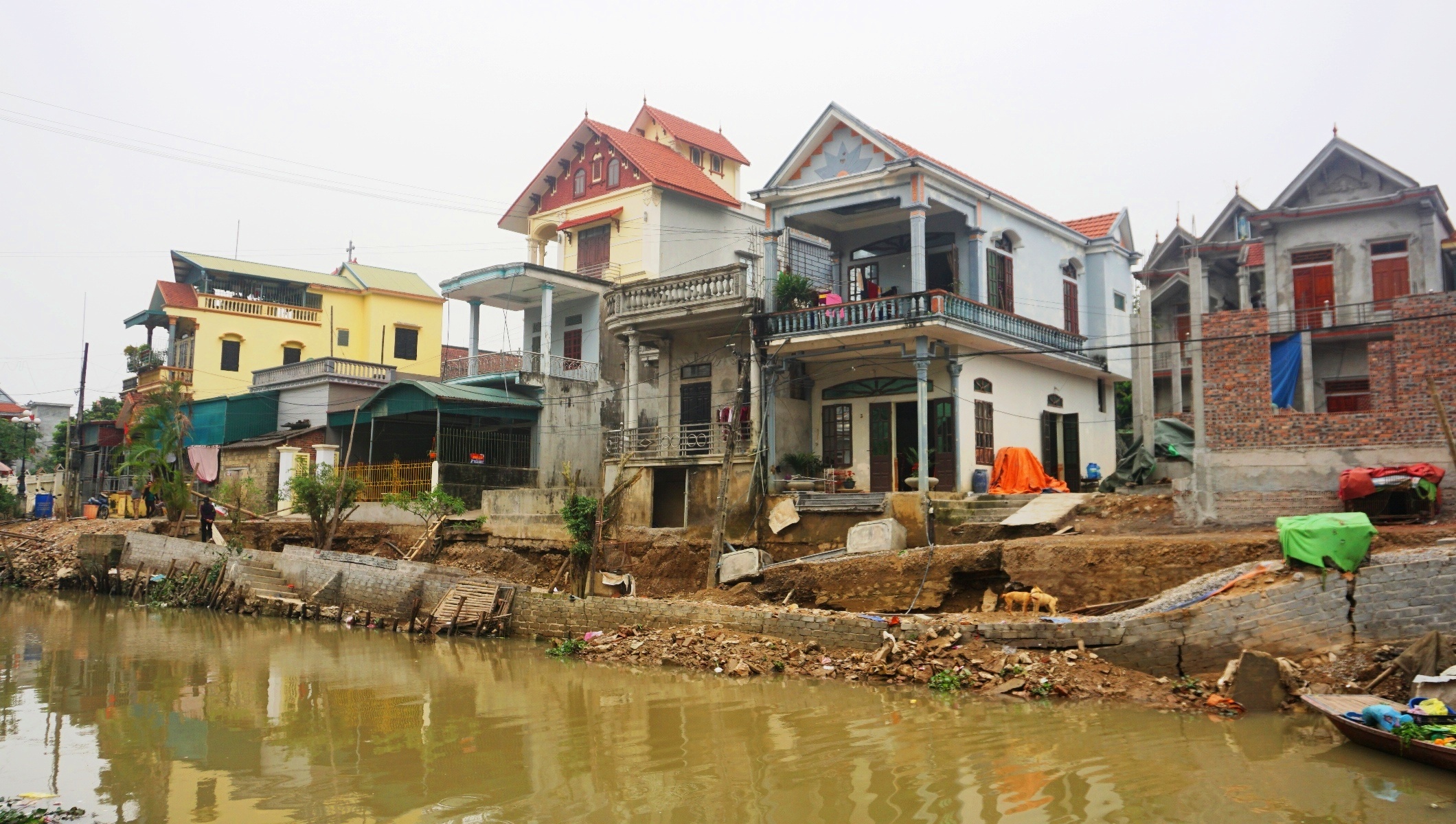 duong o Ninh Binh sut lun anh 1