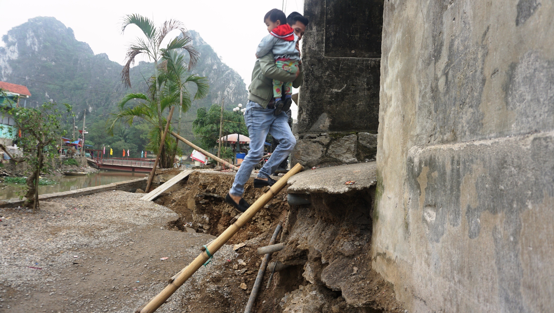 duong o Ninh Binh sut lun anh 9