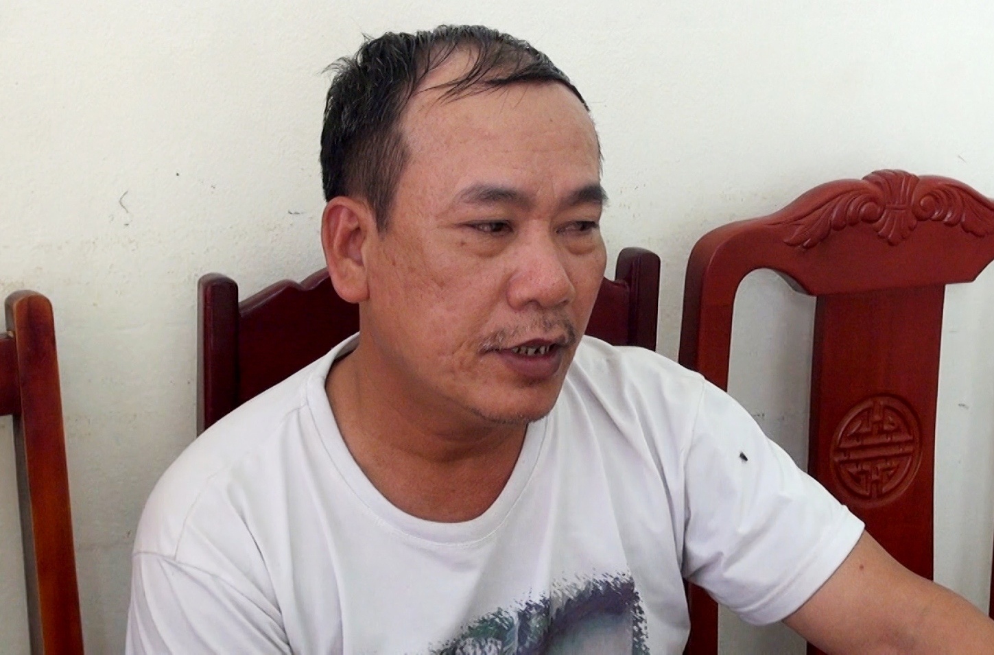 Ke no min muu sat gia dinh anh trai bi khoi to hinh anh