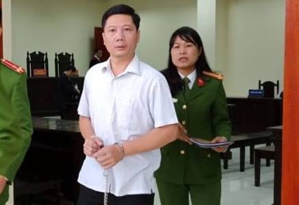 Lua ban pho tuong gia 350 trieu USD/kg, linh 12 nam tu hinh anh