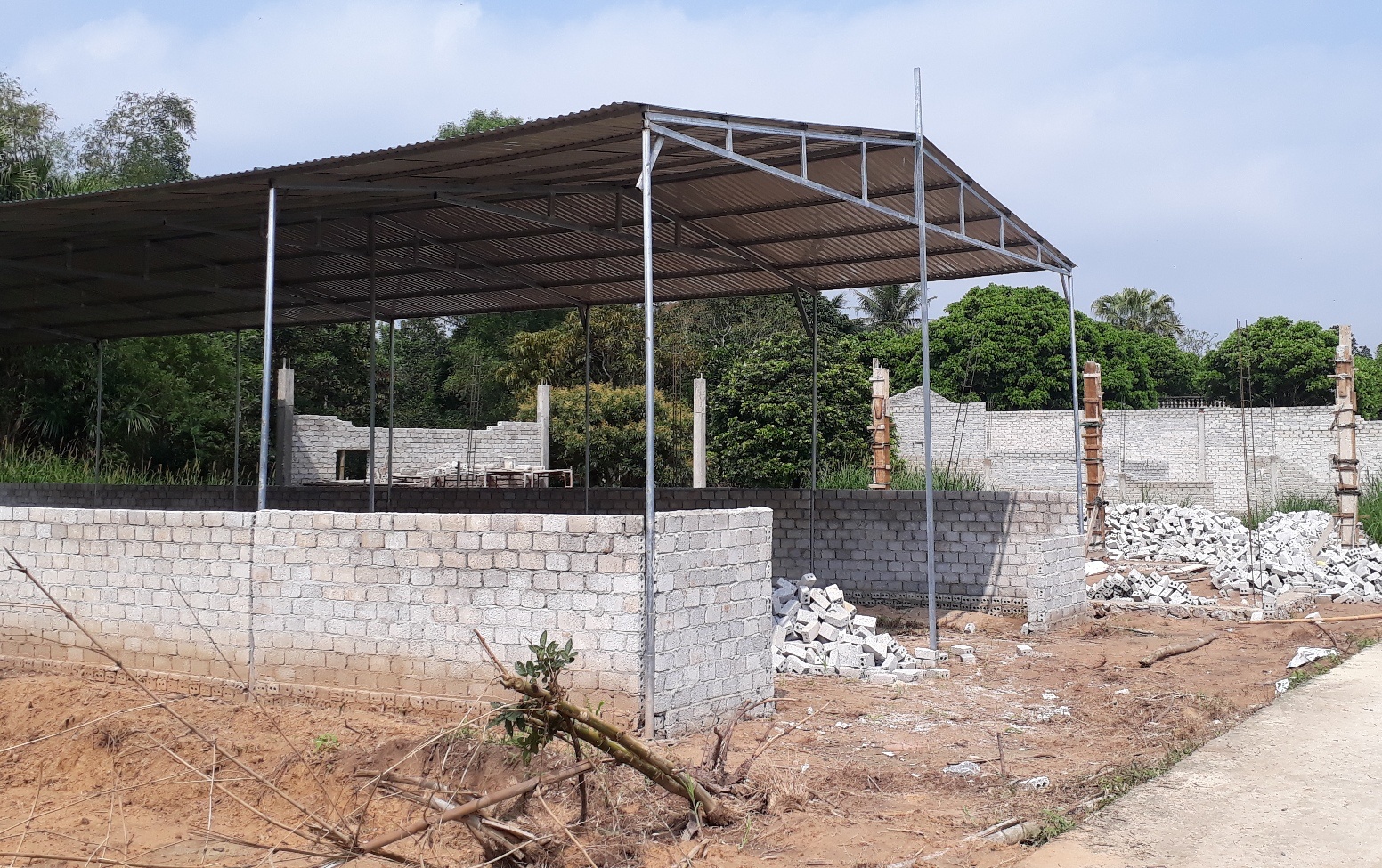 dân ồ ạt xây nhà chờ dự án ảnh 1 dan o at xay nha cho du an anh 1