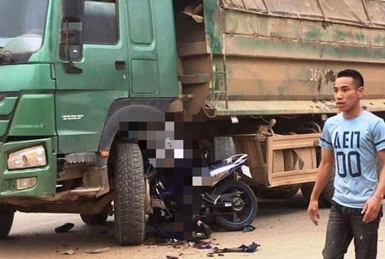 Exciter di toc do cao tong Howo, nam thanh nien tu vong hinh anh