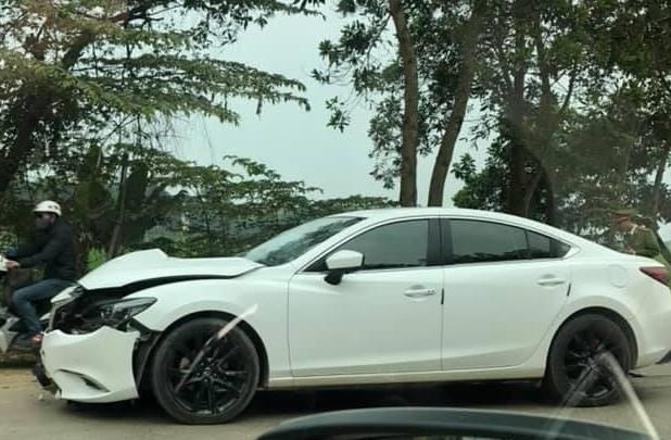Mazda 6 đối đầu xe máy ảnh 2 Mazda 6 doi dau xe may anh 2