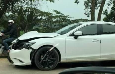 Mazda 6 doi dau xe may, nguoi dan ong 57 tuoi thiet mang hinh anh